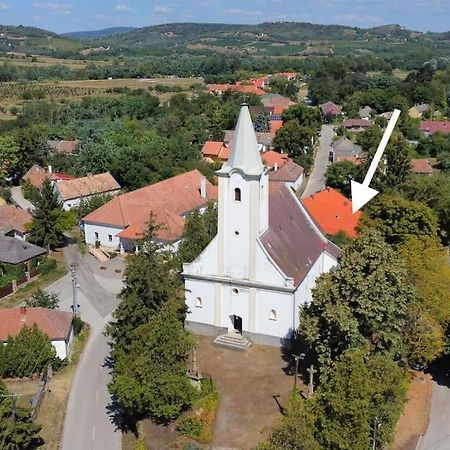 Parokia Apartman Es Coworking A Balaton Mellett Kaptalantoti Eksteriør bilde