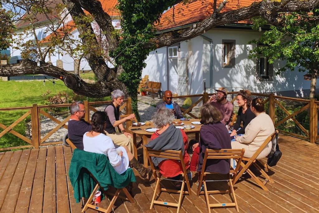 Parokia Apartman Es Coworking A Balaton Mellett Kaptalantoti Eksteriør bilde