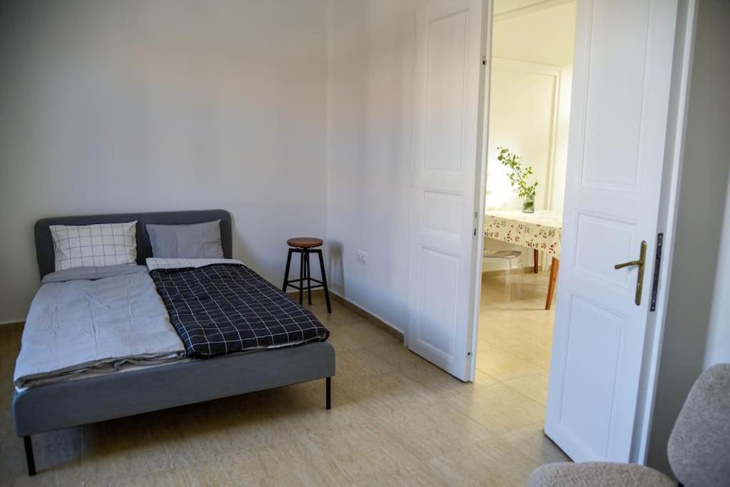 Parokia Apartman Es Coworking A Balaton Mellett Kaptalantoti Eksteriør bilde