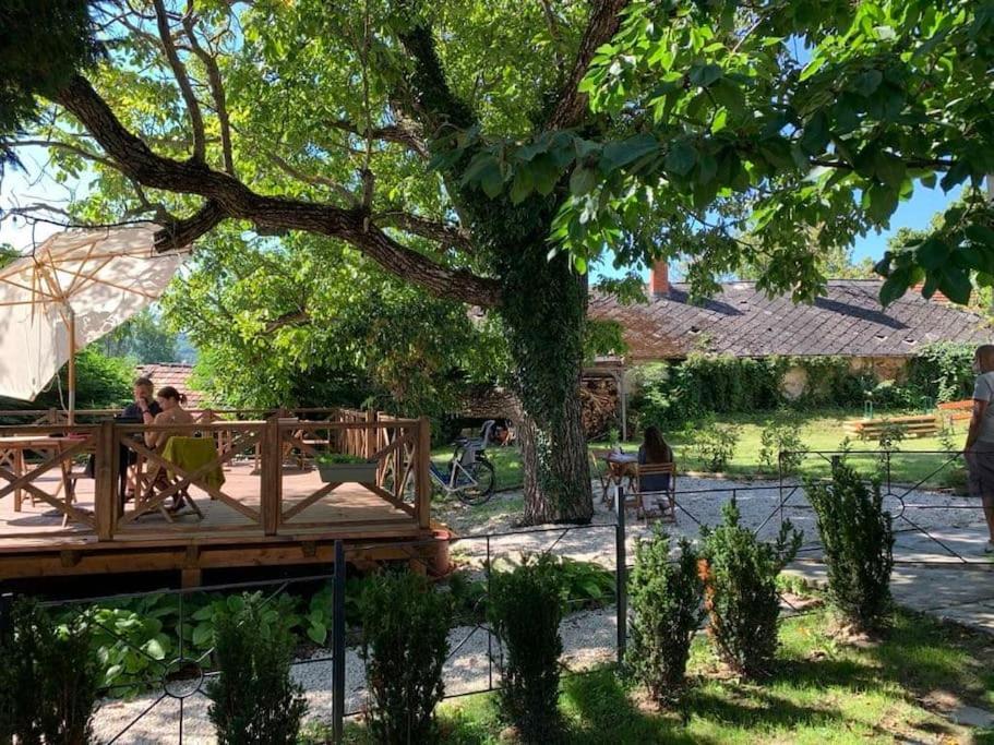 Parokia Apartman Es Coworking A Balaton Mellett Kaptalantoti Eksteriør bilde